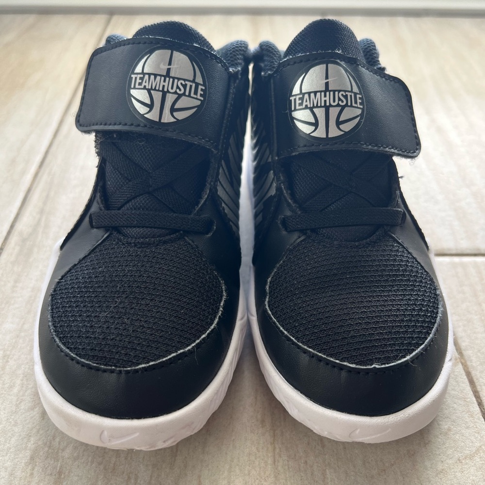 Nike Toddler Team Hustle Basketball Shoes Black/White